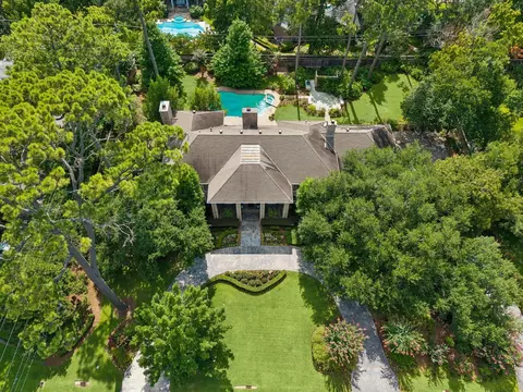 10 Stillforest St, Piney Point Village, TX 77024