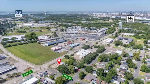 700 Park St, Baytown, TX 77520