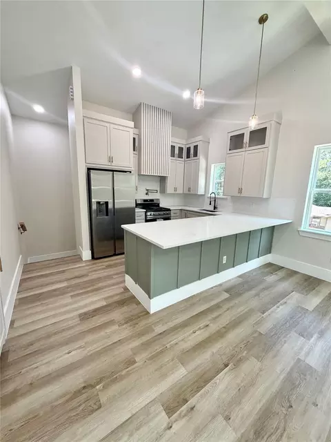 Kitchen - 40 Seals Ave, Shepherd, TX 77371 photo 1 of 2