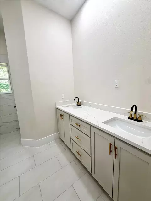 Bath - 40 Seals Ave, Shepherd, TX 77371 photo 3 of 7