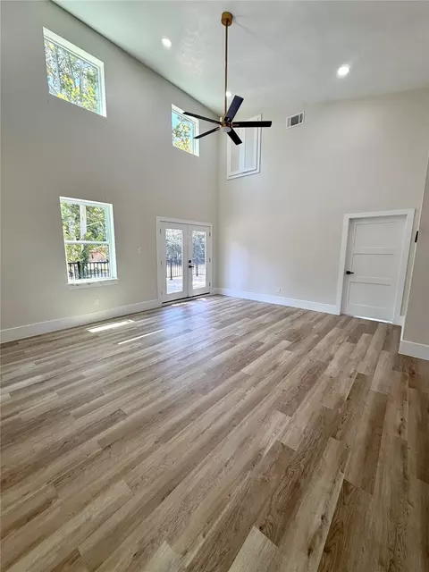 Living - 40 Seals Ave, Shepherd, TX 77371 photo 2 of 5