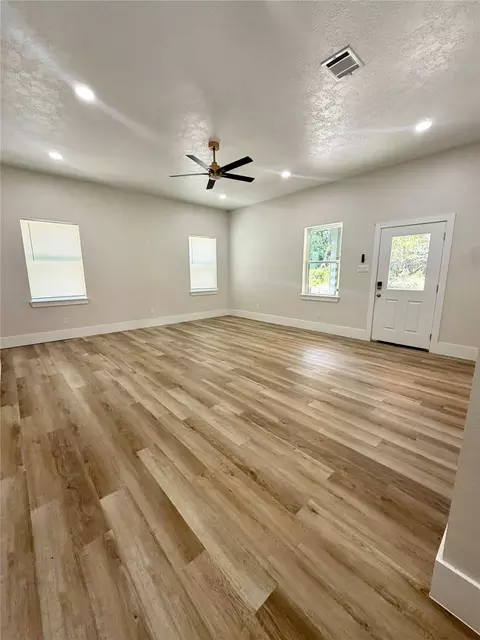 Living - 40 Seals Ave, Shepherd, TX 77371 photo 4 of 5