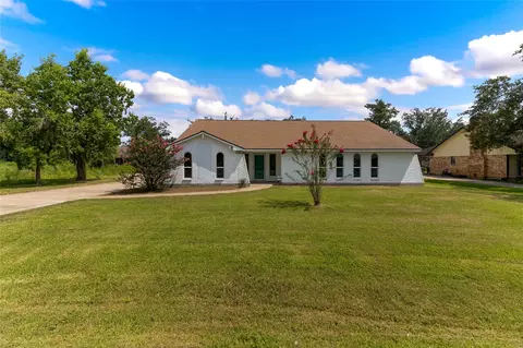 1430 North Rd, Lake Jackson, TX 77566