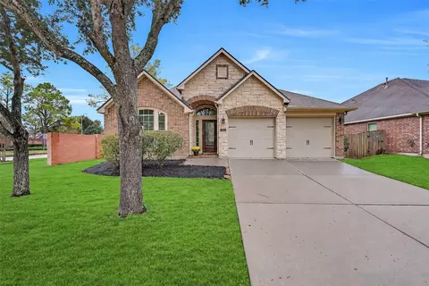 2818 Silhouette Bay Dr, Pearland, TX 77584