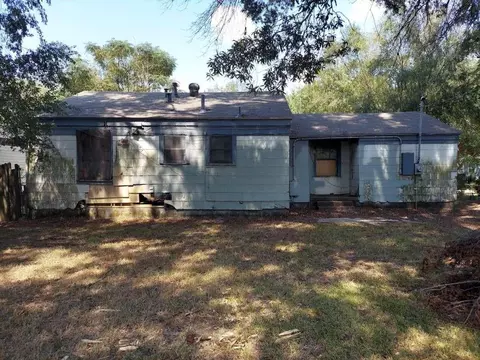 720 Macarthur Ave, Wake Village, TX 75501