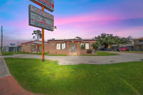 4110 N Main St, Houston, TX 77009
