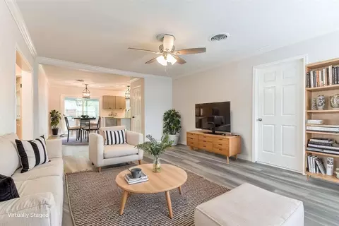 1309 W Lang St, Alvin, TX 77511
