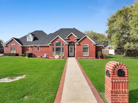 520 Meadow Ln, Winnie, TX 77665