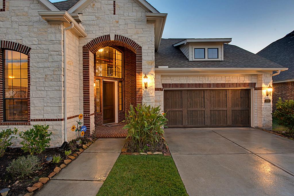 101 Silverstone Ln, Conroe, TX 77384 photo 1
