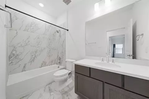 Bath - 4712 Lorelai Ln, Spring, TX 77386 photo 4 of 7