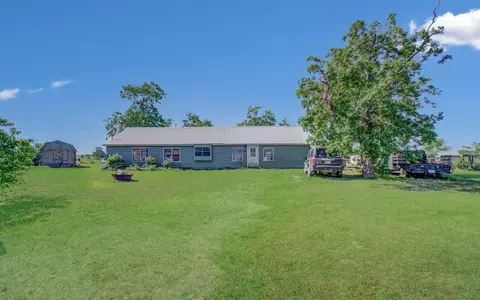 1246 Drymalla Rd, Cat Spring, TX 78933