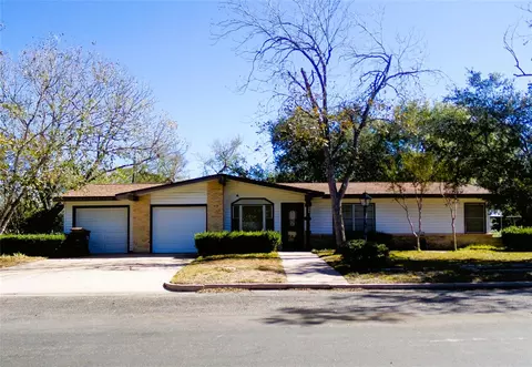504 N West St, Weimar, TX 78962