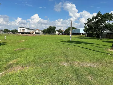 238 16th St, San Leon, TX 77539