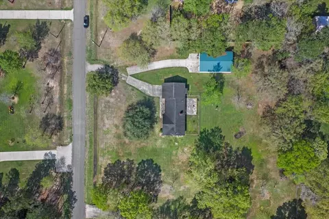 210 Commanche Trl, Wallisville, TX 77597