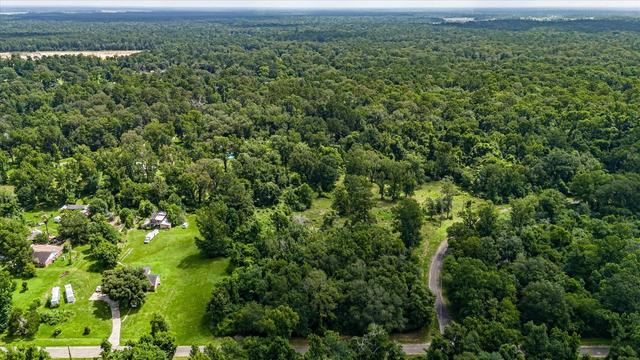 000 W Magnolia Ln, New Caney, TX 77357