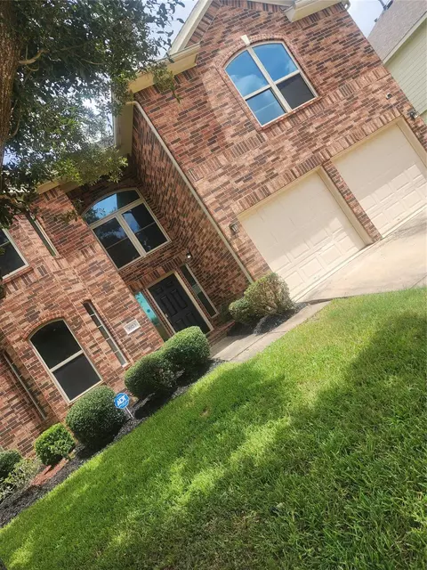 3923 Oak Plank Rd, Fresno, TX 77545