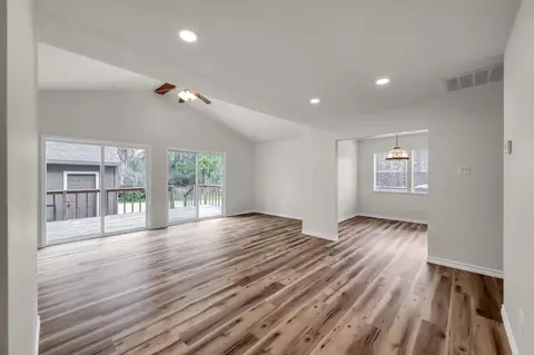 Living - 6 Forest Holw, Trinity, TX 75862 photo 3 of 4