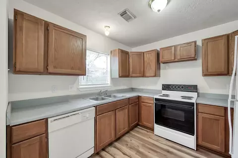 Kitchen - 6 Forest Holw, Trinity, TX 75862 photo 3 of 4
