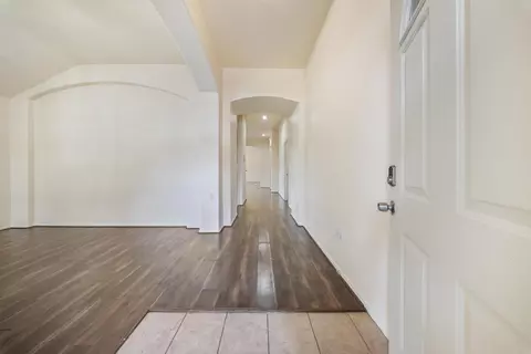 Entry Way - 5015 Bridgecrossing Ct, Spring, TX 77379 photo 3 of 4