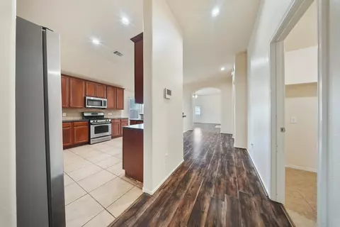 Entry Way - 5015 Bridgecrossing Ct, Spring, TX 77379 photo 2 of 4