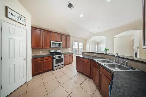 Kitchen - 5015 Bridgecrossing Ct, Spring, TX 77379 photo 2 of 2
