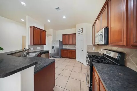 Kitchen - 5015 Bridgecrossing Ct, Spring, TX 77379 photo 1 of 2