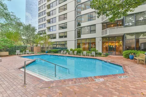 15 Greenway Plz #5C, Houston, TX 77046