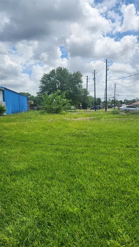 8725 Talton St, Houston, TX 77028