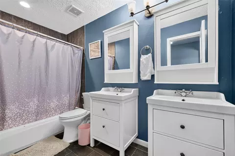 Bath - 5111 Scottline Dr, Pasadena, TX 77505 photo 2 of 4