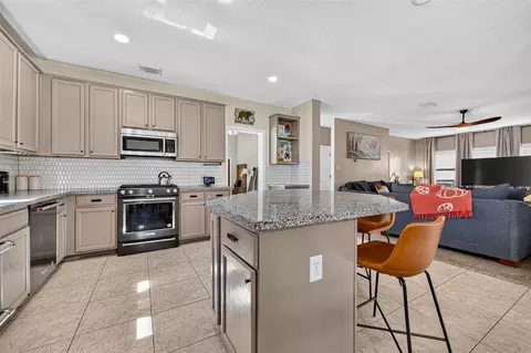 Kitchen - 5111 Scottline Dr, Pasadena, TX 77505 photo 3 of 5