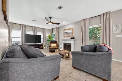 Living - 5111 Scottline Dr, Pasadena, TX 77505 photo 2 of 3