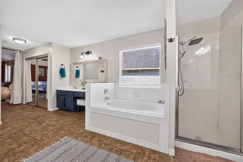 Bath - 5111 Scottline Dr, Pasadena, TX 77505 photo 4 of 4