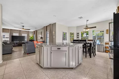 Kitchen - 5111 Scottline Dr, Pasadena, TX 77505 photo 4 of 5