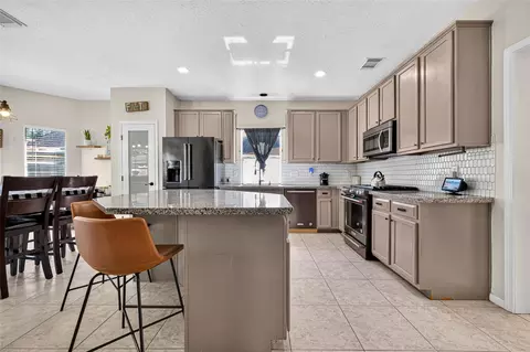 Kitchen - 5111 Scottline Dr, Pasadena, TX 77505 photo 5 of 5