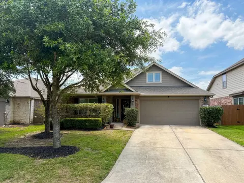 655 Oak Circle Dr E, Conroe, TX 77301