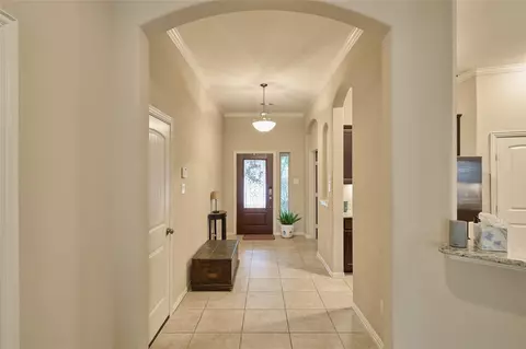 Entry Way - 655 Oak Circle Dr E, Conroe, TX 77301 photo 2 of 4