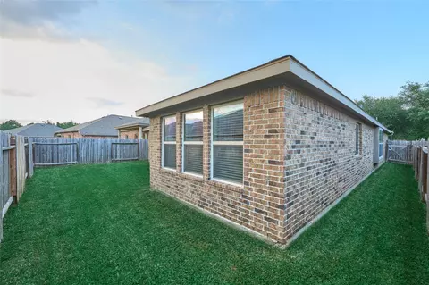 Exterior - 655 Oak Circle Dr E, Conroe, TX 77301 photo 4 of 8