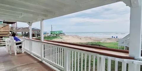 114 Sand Dune Ct, Surfside Beach, TX 77541