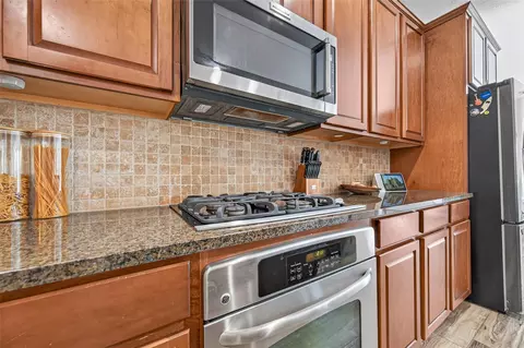 Kitchen - 9634 Empress Crossing Dr, Spring, TX 77379 photo 8 of 9