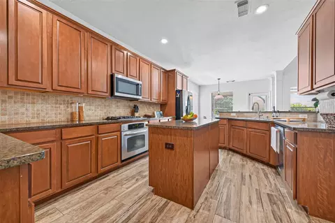 Kitchen - 9634 Empress Crossing Dr, Spring, TX 77379 photo 6 of 9