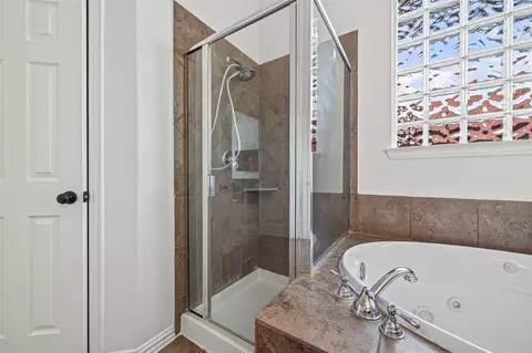 Bath - 9634 Empress Crossing Dr, Spring, TX 77379 photo 3 of 5