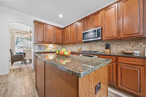 Kitchen - 9634 Empress Crossing Dr, Spring, TX 77379 photo 5 of 9