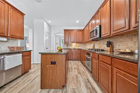 Kitchen - 9634 Empress Crossing Dr, Spring, TX 77379 photo 3 of 9