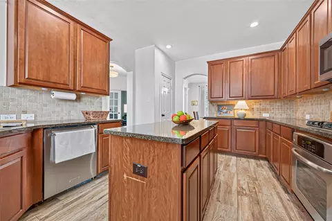 Kitchen - 9634 Empress Crossing Dr, Spring, TX 77379 photo 4 of 9