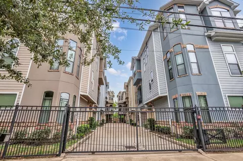 1219 W 25th St #B, Houston, TX 77008