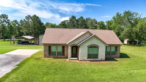 375 County Road 717, Buna, TX 77612