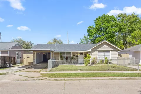 1211 Trimm Ave, Pasadena, TX 77502