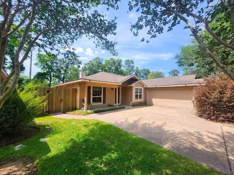 2827 Creek Manor Dr, Kingwood, TX 77339