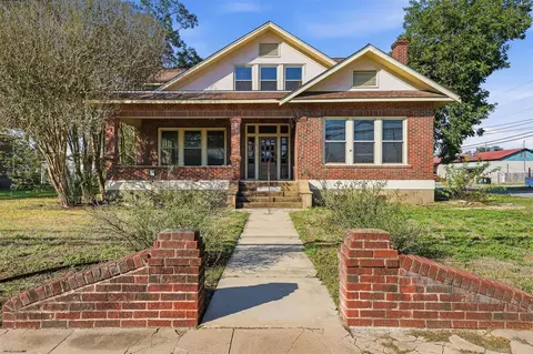 723 Saint Peter St, Gonzales, TX 78629