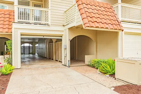 19 Dana Dr #B, Galveston, TX 77554